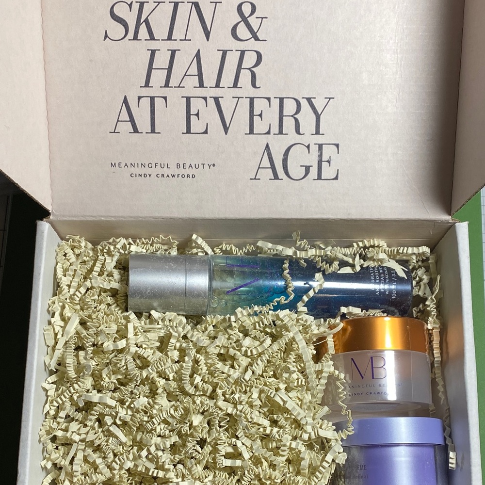 Hydrating facial mist, vitamin C, and Age recovery night crème - Women Skincare